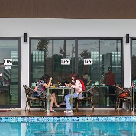 Life Grand Chiang Mai Hotel Екстериор снимка