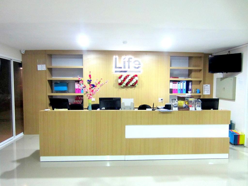 Life Grand Chiang Mai Hotel Екстериор снимка
