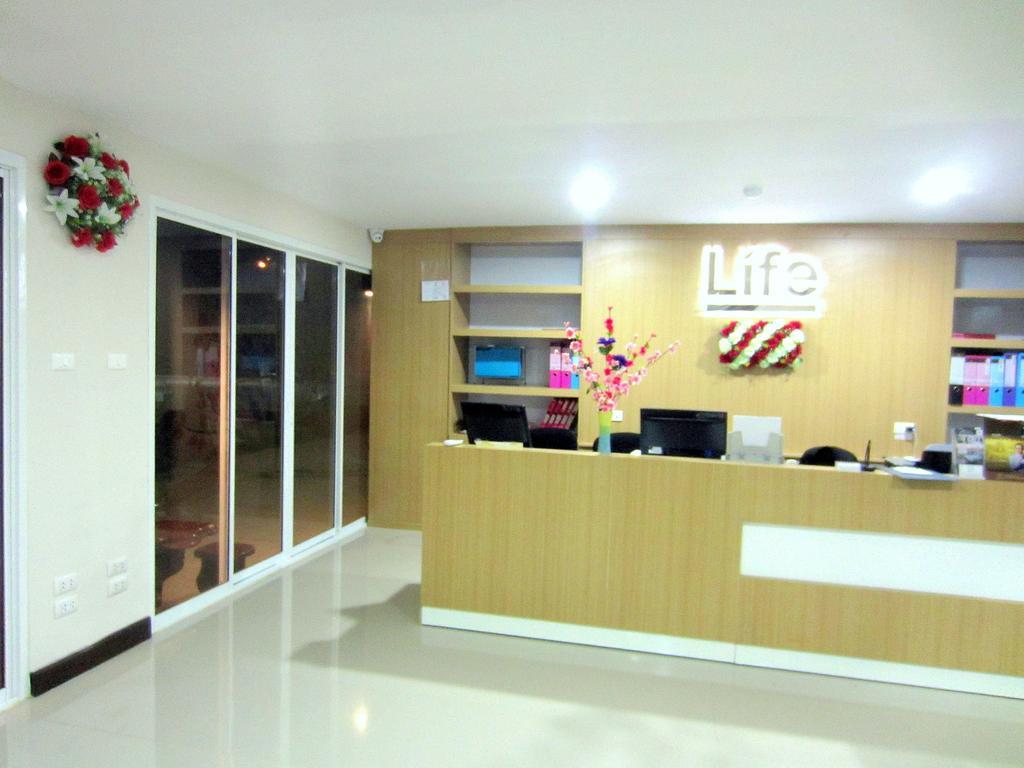 Life Grand Chiang Mai Hotel Екстериор снимка