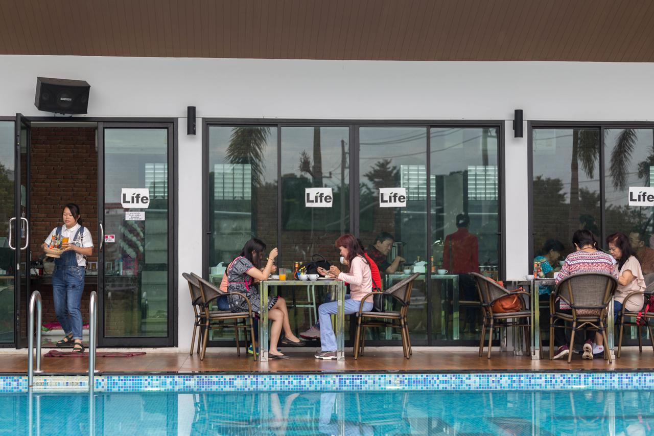 Life Grand Chiang Mai Hotel Екстериор снимка