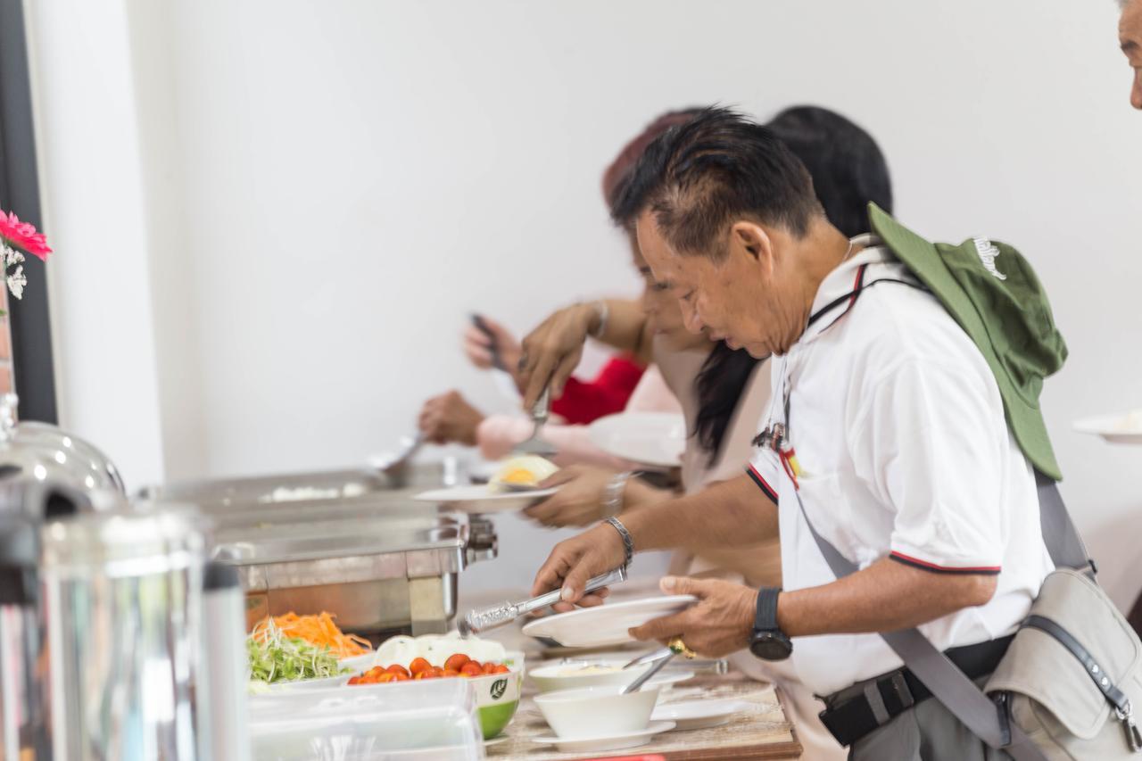 Life Grand Chiang Mai Hotel Екстериор снимка